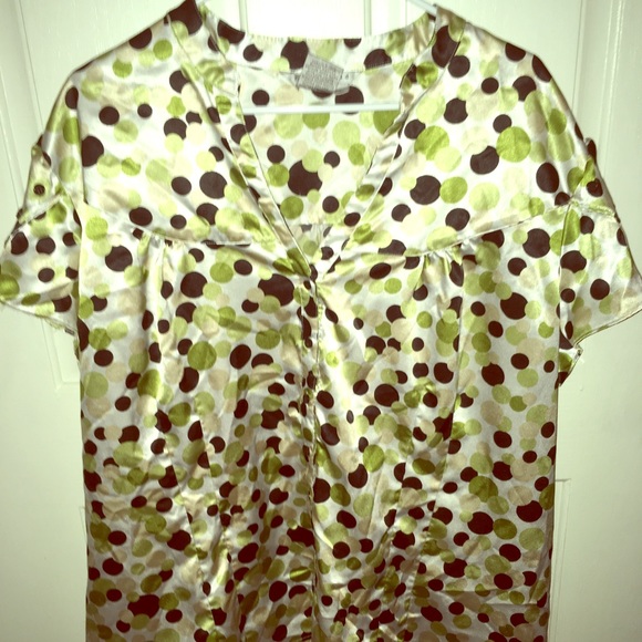 Green/Tan polka dot top - Picture 2 of 3